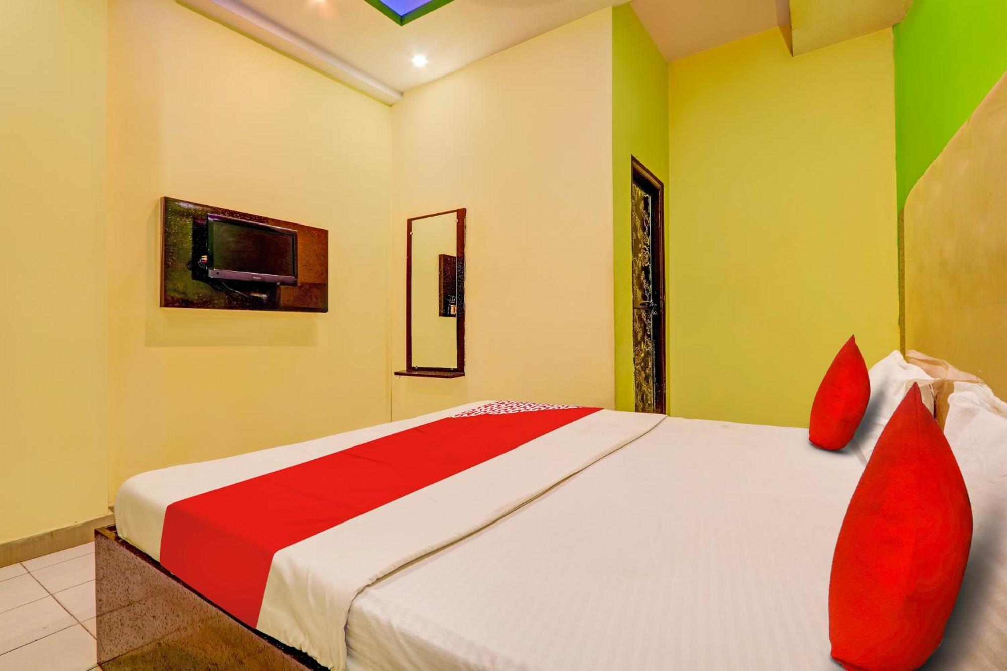 Nirmal  Oyo Flagship Hotel Samruddhi Lodge מראה חיצוני תמונה