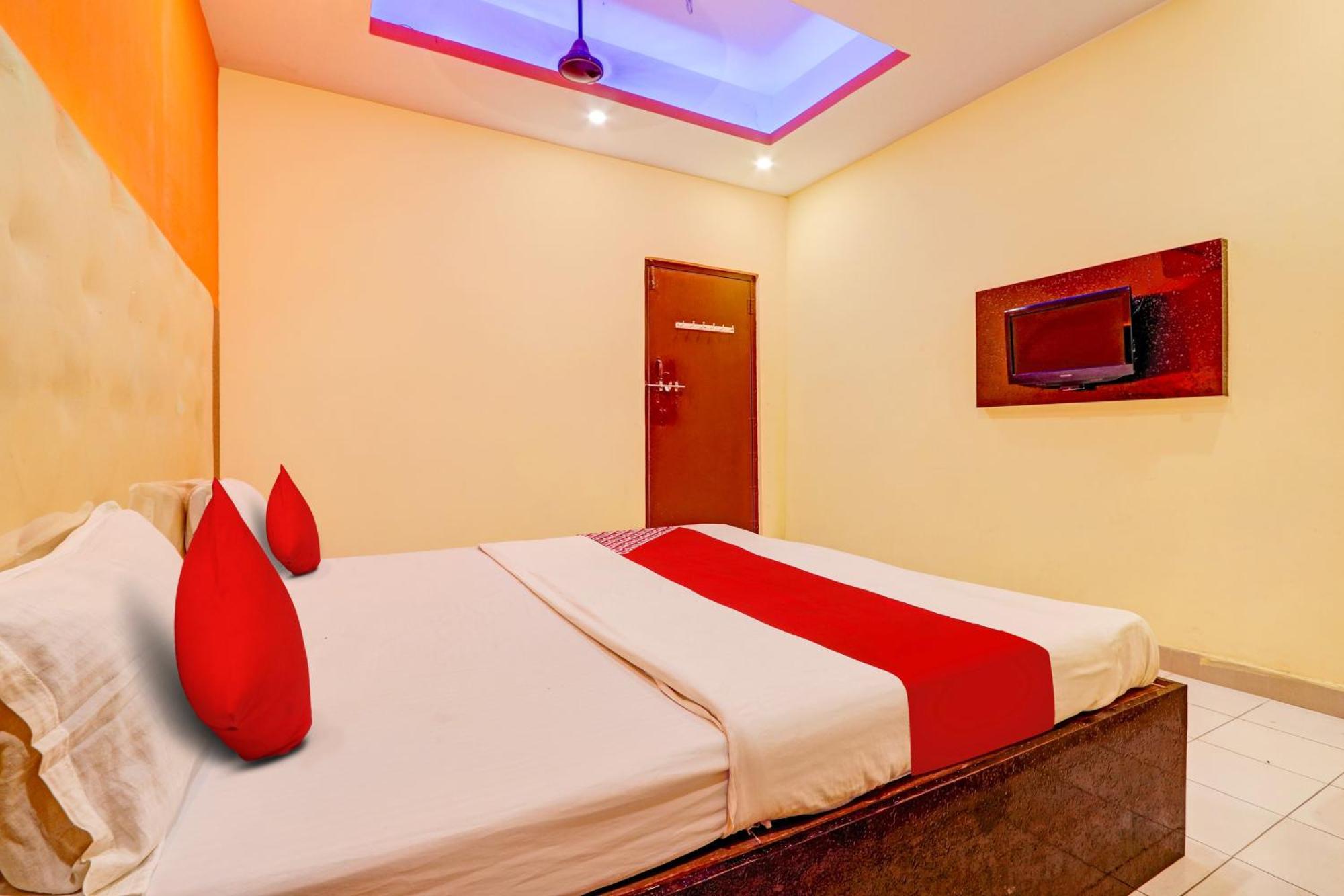 Nirmal  Oyo Flagship Hotel Samruddhi Lodge מראה חיצוני תמונה