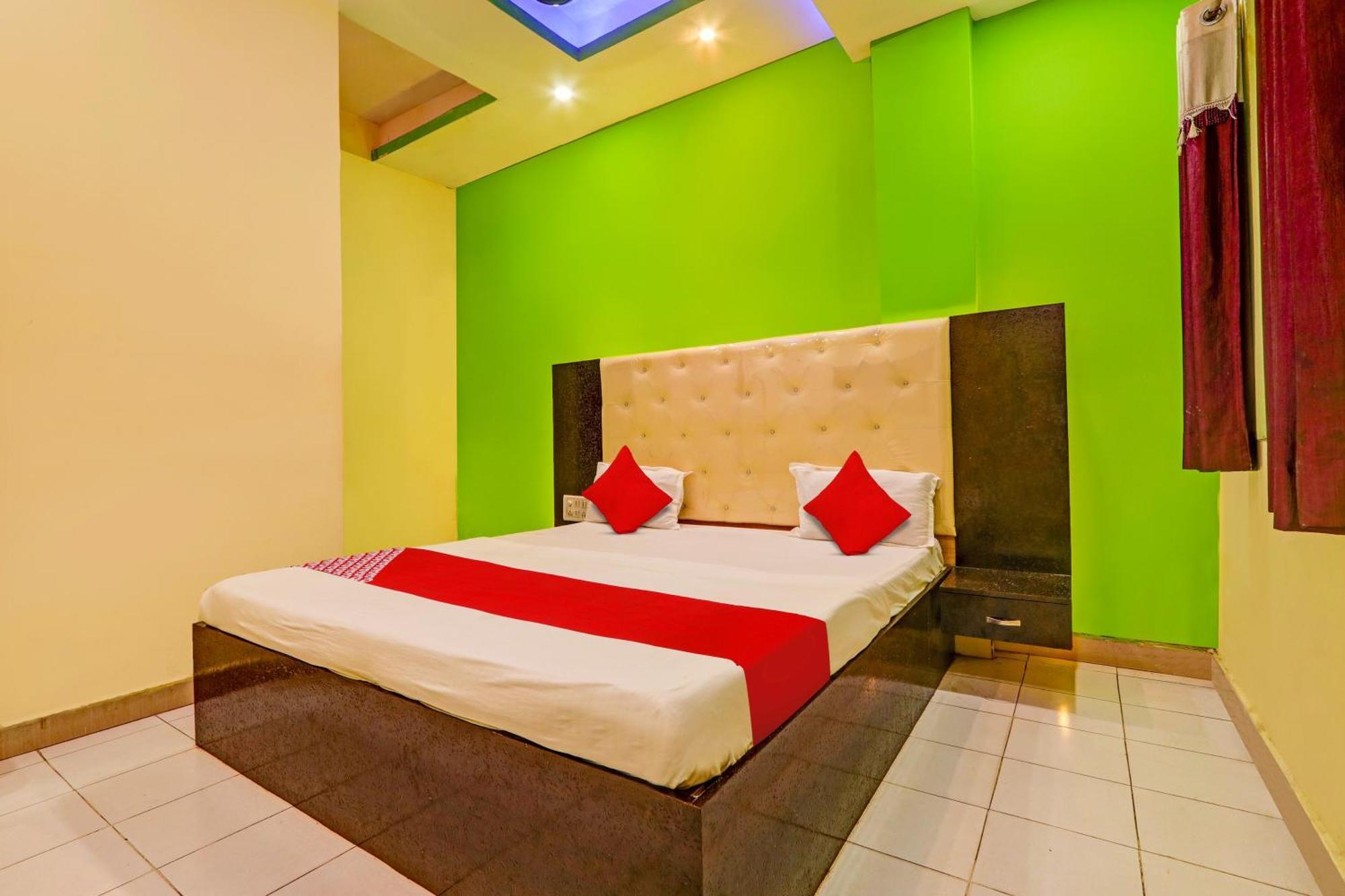 Nirmal  Oyo Flagship Hotel Samruddhi Lodge מראה חיצוני תמונה