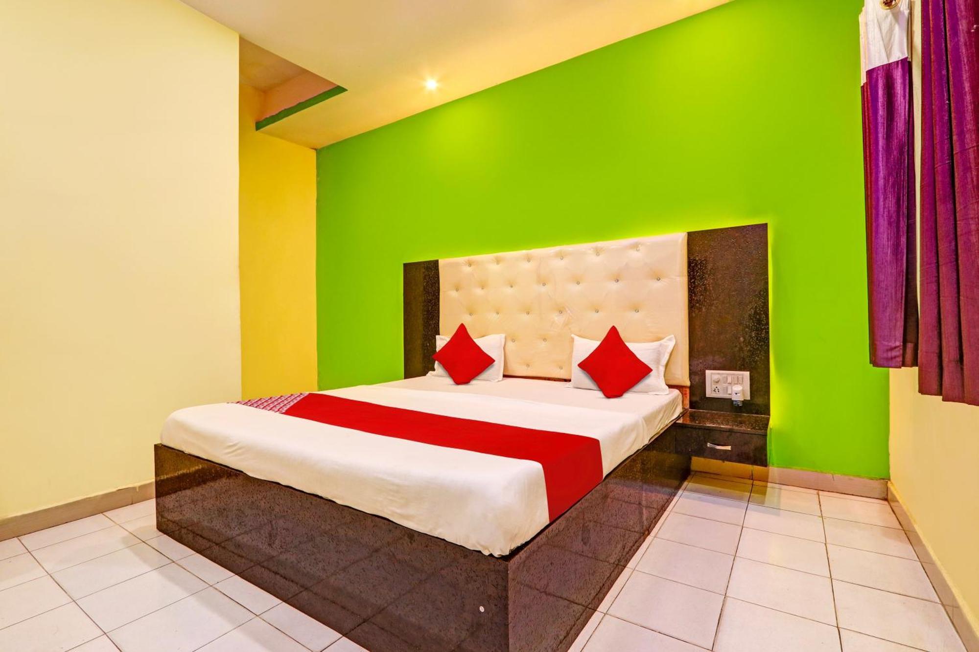 Nirmal  Oyo Flagship Hotel Samruddhi Lodge מראה חיצוני תמונה