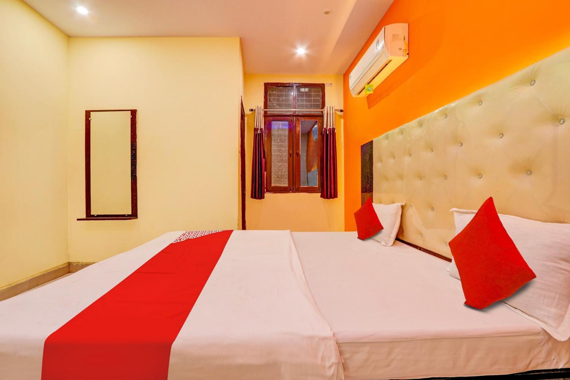 Nirmal  Oyo Flagship Hotel Samruddhi Lodge מראה חיצוני תמונה