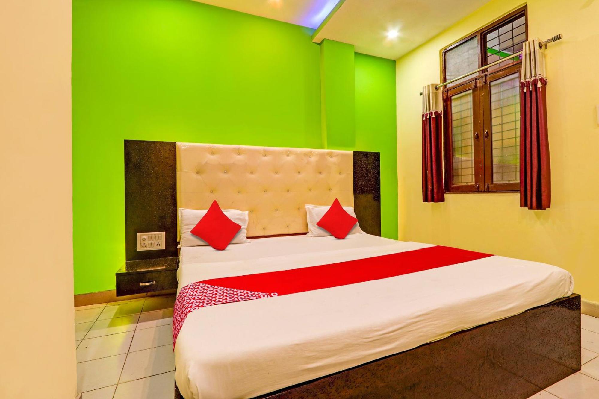 Nirmal  Oyo Flagship Hotel Samruddhi Lodge מראה חיצוני תמונה