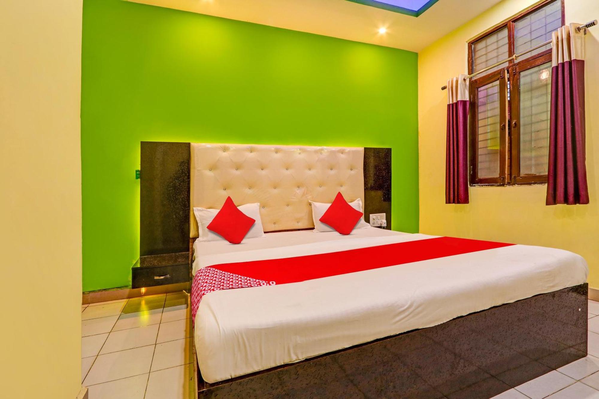 Nirmal  Oyo Flagship Hotel Samruddhi Lodge מראה חיצוני תמונה